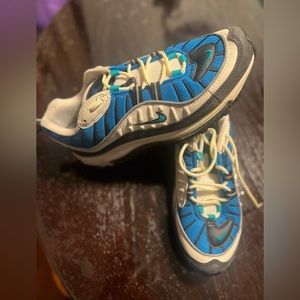 Women’s Air max size 9.5